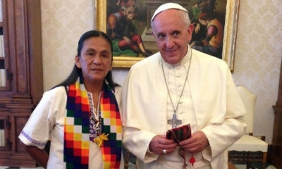 Francisco envió un rosario bendecido a Sala