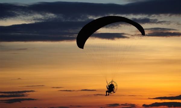 En total libertad Nadie regula la práctica paramotor en la ciudad