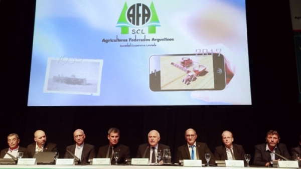 Lifschitz: “Desde Santa Fe estamos decididos a promover a nivel nacional una política agropecuaria de pequeños y medianos productores que permita el desarrollo del interior”