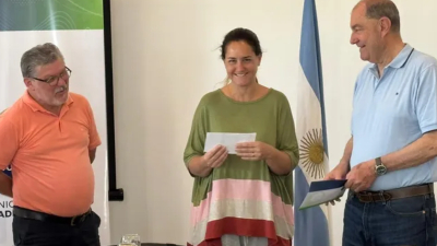 Maglia entregó entregó fondos a las escuelas de Granadero Baigorria