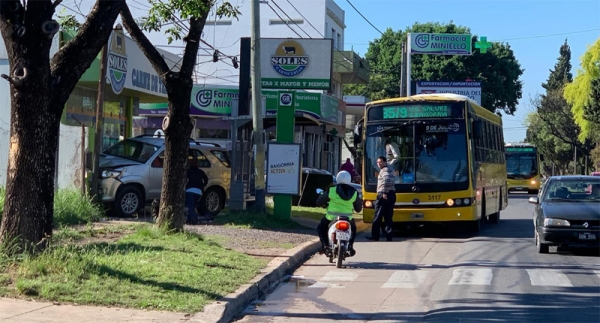 Una camioneta se estrelló contra el frente de una carnicería