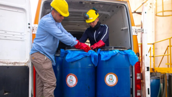 La iniciativa que convierte un residuo que contamina el agua en materia prima para producir biodiésel