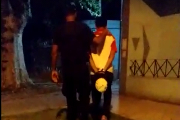 Jóvenes intentan ingresar a la fuerza en una vivienda de Santa Rita