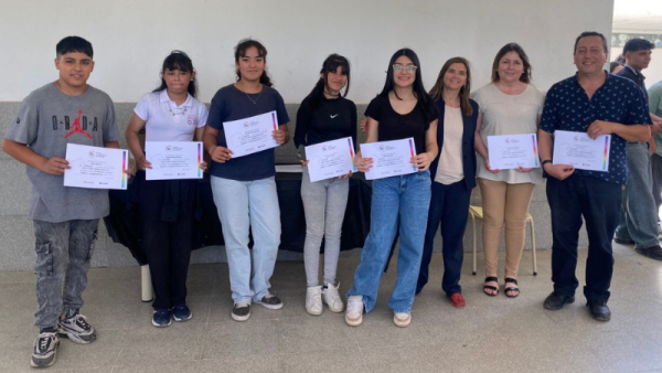 Lectura, creatividad y aprendizaje: la Escuela de Educación Técnico Profesional Nº 481 &quot;Esteban Echeverría&quot; de Santa Fe fue ganadora del programa RE.VER