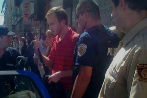 Liberaron al periodista que defendió a un vendedor ambulante en la peatonal