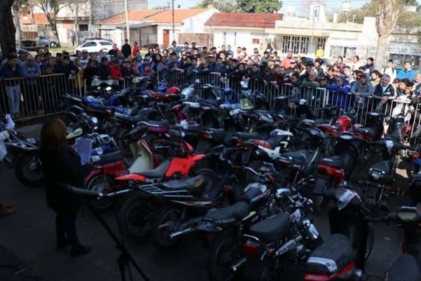 Se realizó el remate de 39 motos en Granadero Baigorria