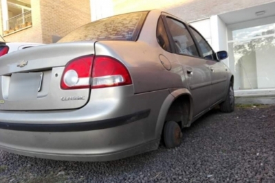 Ladrones volvieron a robar ruedas de vehículos en Baigorria