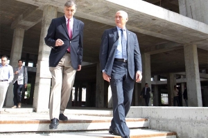 El gobernador firmó el inicio de la segunda etapa de la construcción del nuevo edificio de justicia penal de Rosario