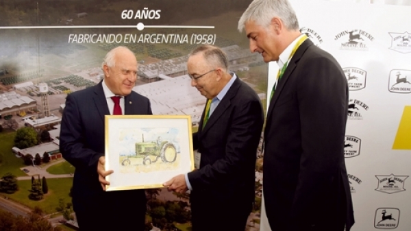 Lifschitz participó del 60º aniversario de la planta de John Deere en Granadero Baigorria