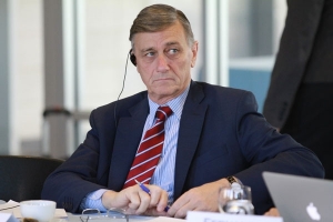 “El trabajo no debe pagar ganancias”