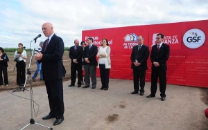 Parque Habitacional Ybarlucea: Bonfatti entregó las actas de adjudicación de los primeros 166 lotes