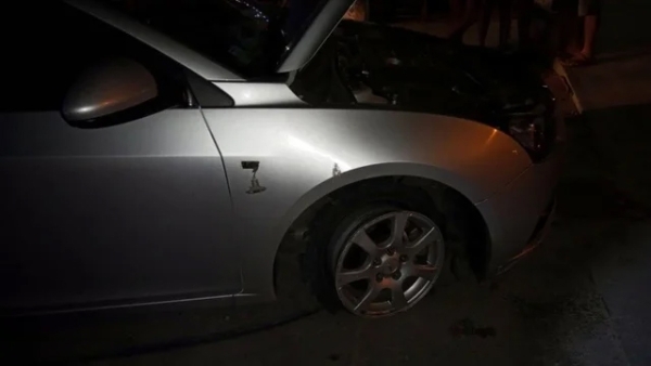 En contramano y a toda velocidad escaparon de un control en la Ruta 11