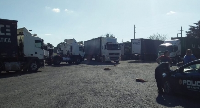 Una veintena de camioneros brasileros en cuarentena en la parada de John Deere