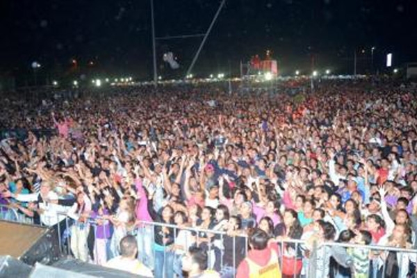 35 mil personas vibraron con Karina en el cierre de los carnavales en Baigorria