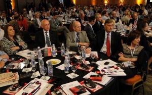 "Bonfatti no está sólo, detrás suyo estamos la mayoría de los argentinos que queremos una sociedad en paz en la que los violentos no tienen lugar"