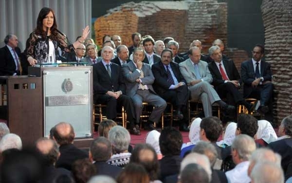 Cristina: "Debemos condenar la extorsión de aquellos que portan armas para defender a la sociedad"