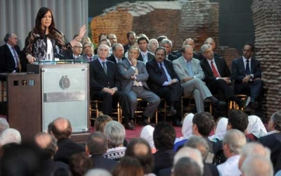 Cristina: "Debemos condenar la extorsión de aquellos que portan armas para defender a la sociedad"