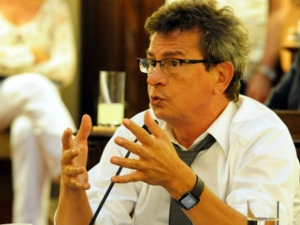 Proyecto para que jóvenes de 16 y 17 años voten a gobernador  