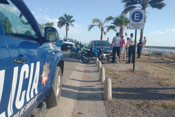 Estaban tomando alcohol en la costanera norte a primeras horas de la mañana