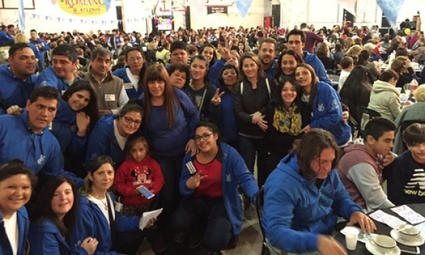 Más de 700 personas en el gran Te Bingo en el Alumni