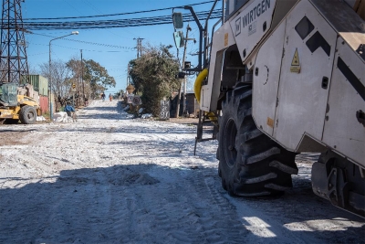 Pavimentan estratégica calle de barrio San Miguel