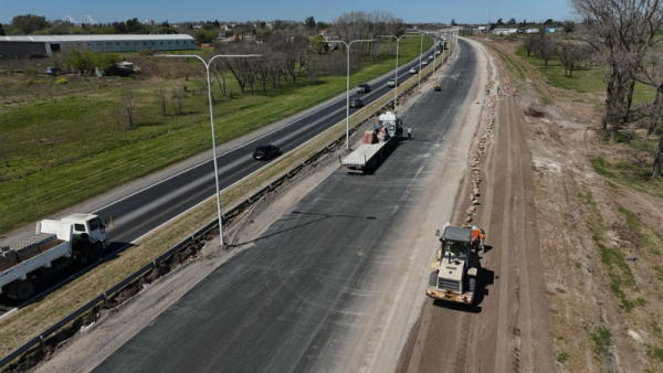 Con trabajos nocturnos Provincia avanza en la construcción del tercer carril de autopista, que ya tiene 40 % de ejecució