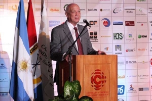 Bonfatti asistió a la celebración del 25º aniversario de la Cámara de Comercio e Industria de San Lorenzo