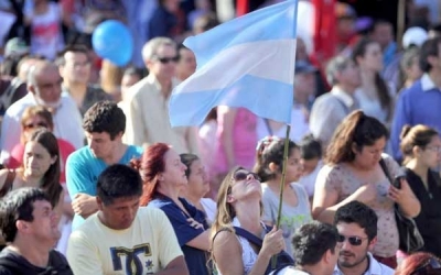 Unas 150.000 personas colmaron la Plaza de Mayo para celebrar los 30 años de democracia