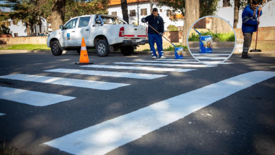 Cuestionan el uso de pintura hogareña en los pasos peatonales
