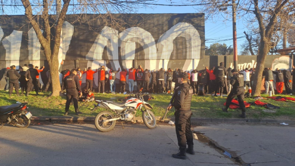 Requisaron a 27 hinchas de Newell's y detuvieron a uno por pirotecnia en Martín Fierro