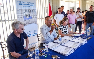 Obras Sanitarias entregó viviendas a 48 familias en Granadero Baigorria