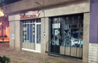 Una pareja es detenida luego barretaer e intentar robar un comercio