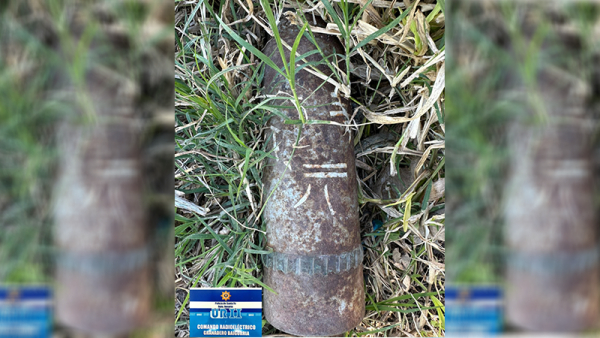Hallan un explosivo en el patio de una vivienda