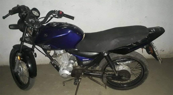 Un cadete ofrece recompensa para recuperar la moto que le robaron