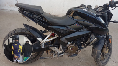 Dos sospechosos fueron detenidos tras abandonar una moto con pedido de secuestro