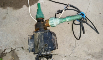 Detienen a un hombre mientras robaba una bomba de agua