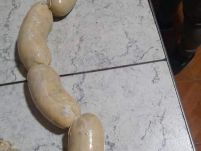 Un comedor de Nuestra Señora de la Paz hace chorizos de polenta para los pibes del barrio