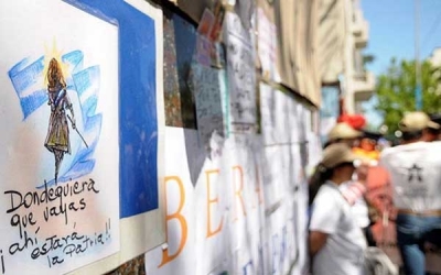 "Cristina evoluciona muy bien, ya camina y vio dos películas junto a su hermana"