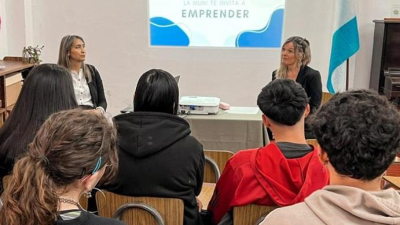 Empleados municipales promueven la cultura emprendedora con capacitaciones abiertas a la comunidad