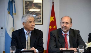 Perotti junto al Embajador de China en Argentina Yin Hengmin