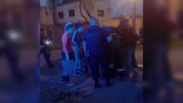 Un anciano se encuentra grave tras ser golpeado violentamente en un accidente vial
