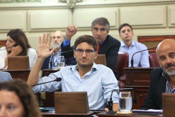 Pullaro impulsa asistencia a industrias, comercios y profesionales