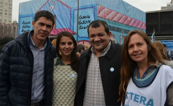 Los integrantes de la lista "Primero Baigorria", en la Escuela Itinerante