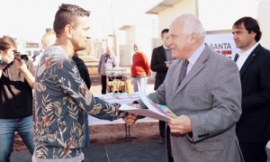 Lifschitz entregó nuevas viviendas y lotes en el Parque Habitacional Ibarlucea de Rosario