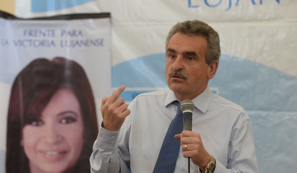 "Massa y Macri quieren volver a las relaciones carnales"