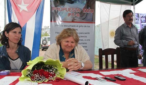 Aleida Guevara en el asentamiento de tierras “14 de Febrero” en el Buenos Aires profundo