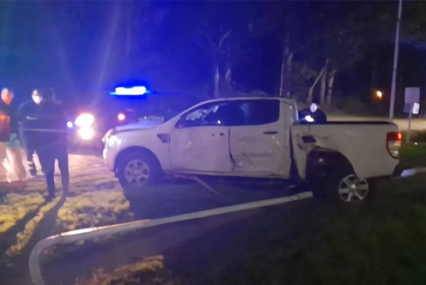 Perdió el control y chocó contra un árbol frente a Martín Coppa