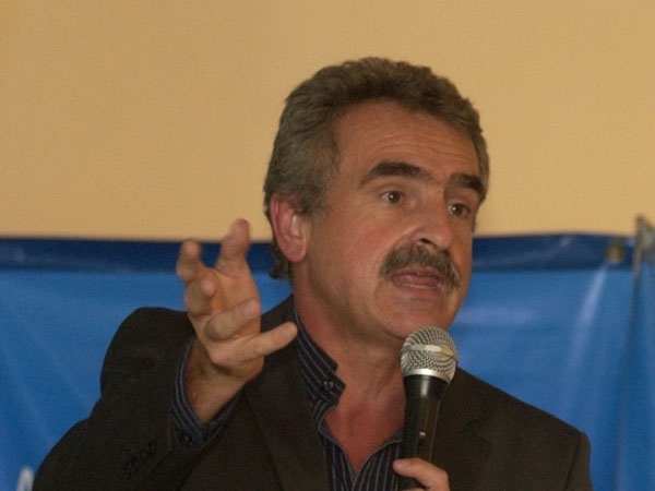  Rossi negó estar impulsando un proyecto para levantar las barreras de los countries 