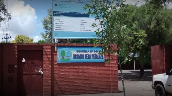 Maestras jardineras corrieron a dos ladrones que intentaban robar bicicletas en la escuela Rosario Vera Peñalosa