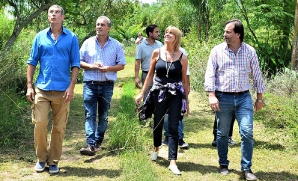 Alejandra Rodenas recorrió la localidad de Santa Rosa de Calchines
